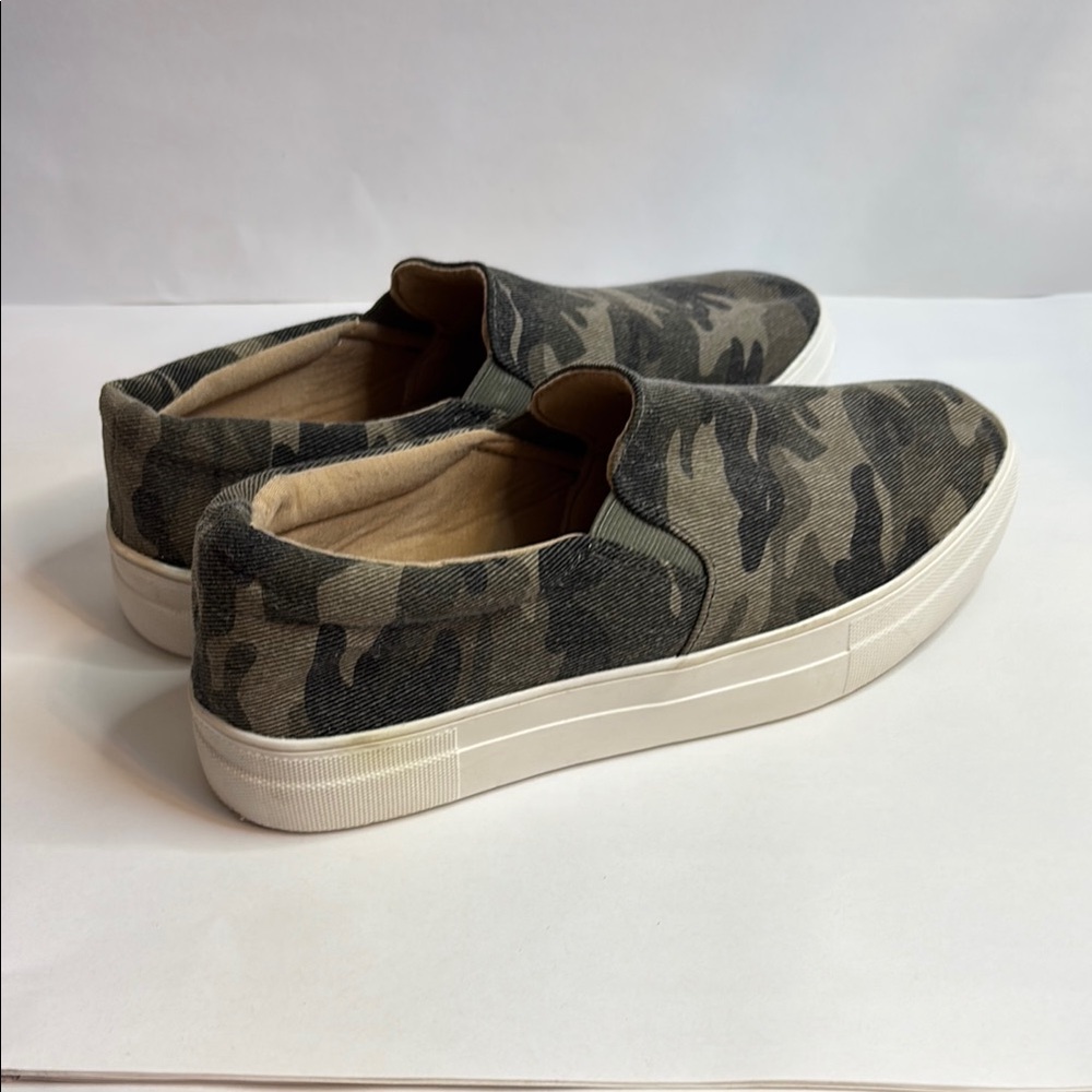 FINAL! Soda Camo Green and White Slip-On Sneakers with Rubber Soles - Picture 5 of 9